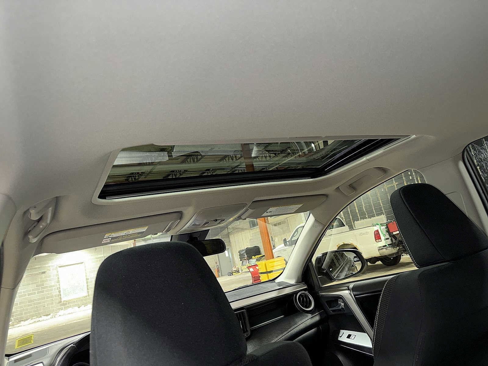 Used 2018 Toyota RAV4 XLE AWD/4WD image 22