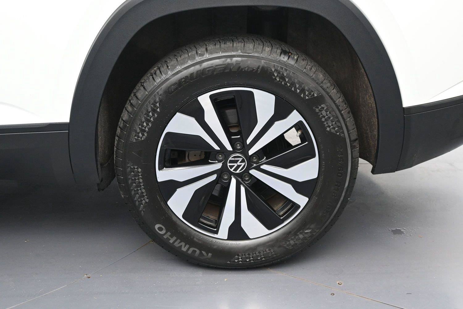 Used 2024 Volkswagen Atlas Cross Sport SE AWD/4WD image 16