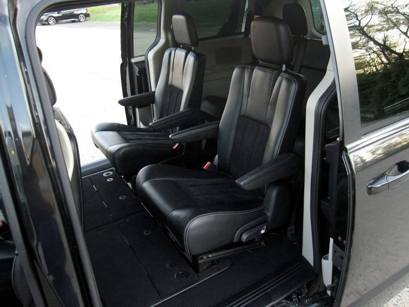 Used 2018 Dodge Grand Caravan SXT FWD image 25
