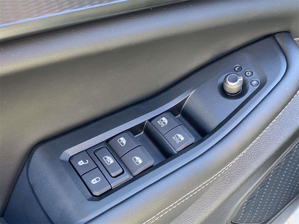 New 2025 Jeep Grand Cherokee L Altitude image 17