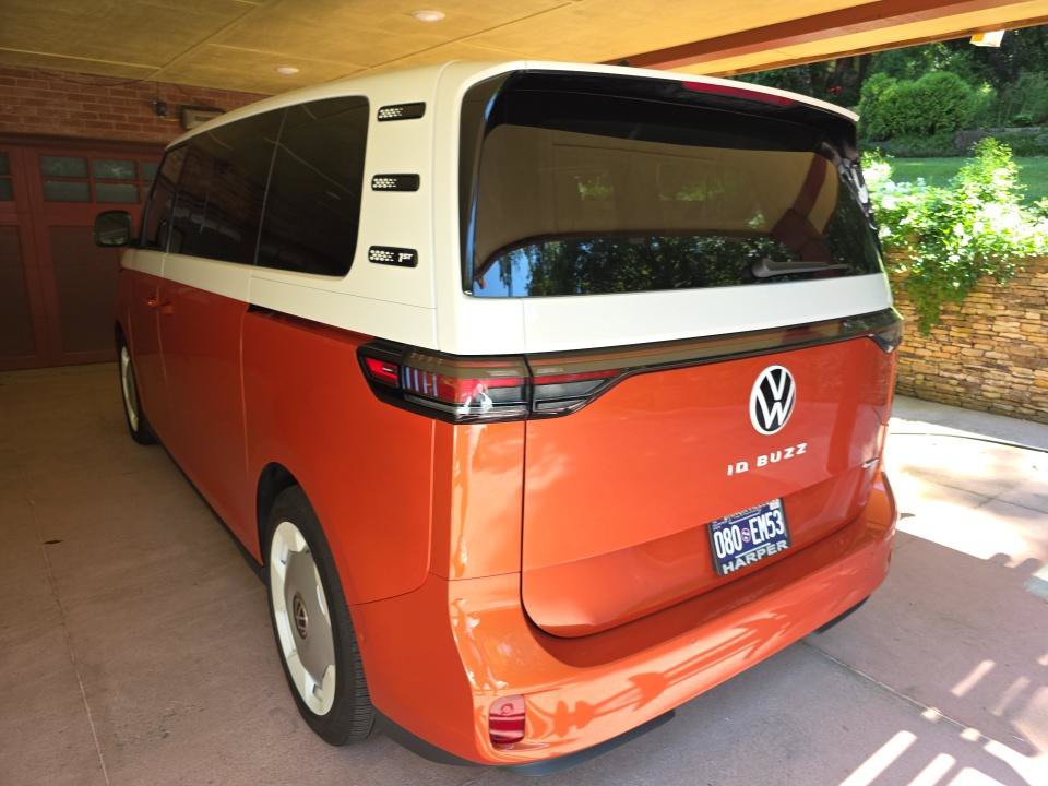 Used 2025 Volkswagen ID. Buzz 1st Edition AWD/4WD image 9