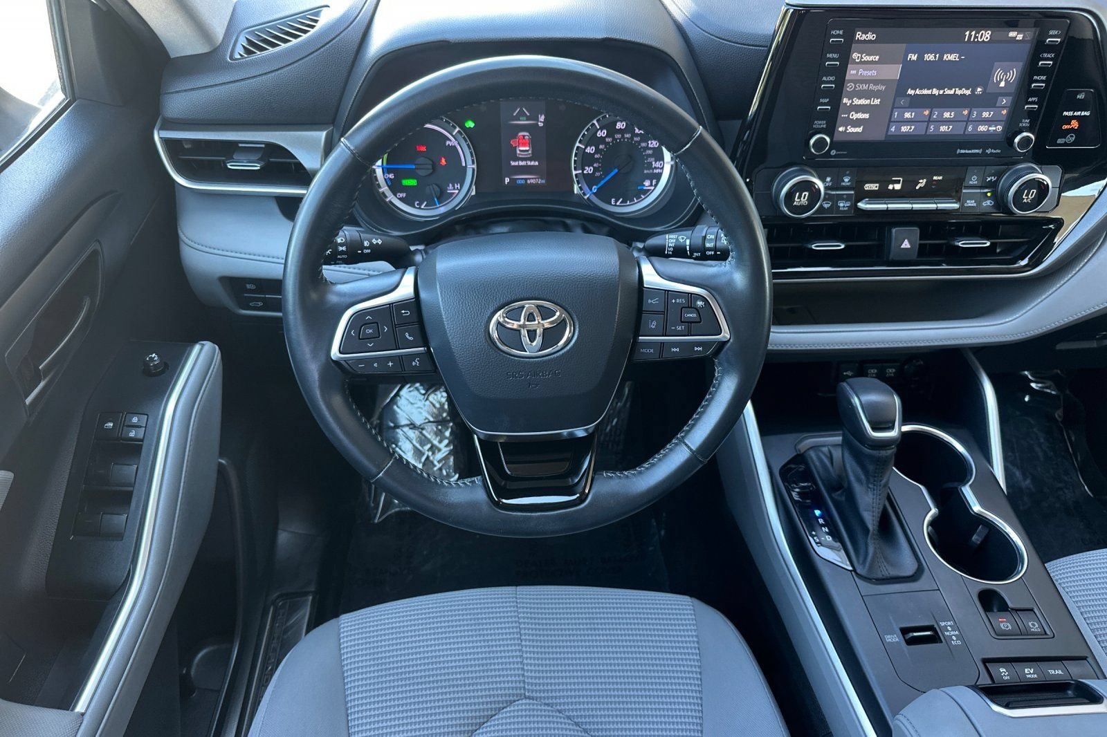 Used 2021 Toyota Highlander LE AWD/4WD image 16