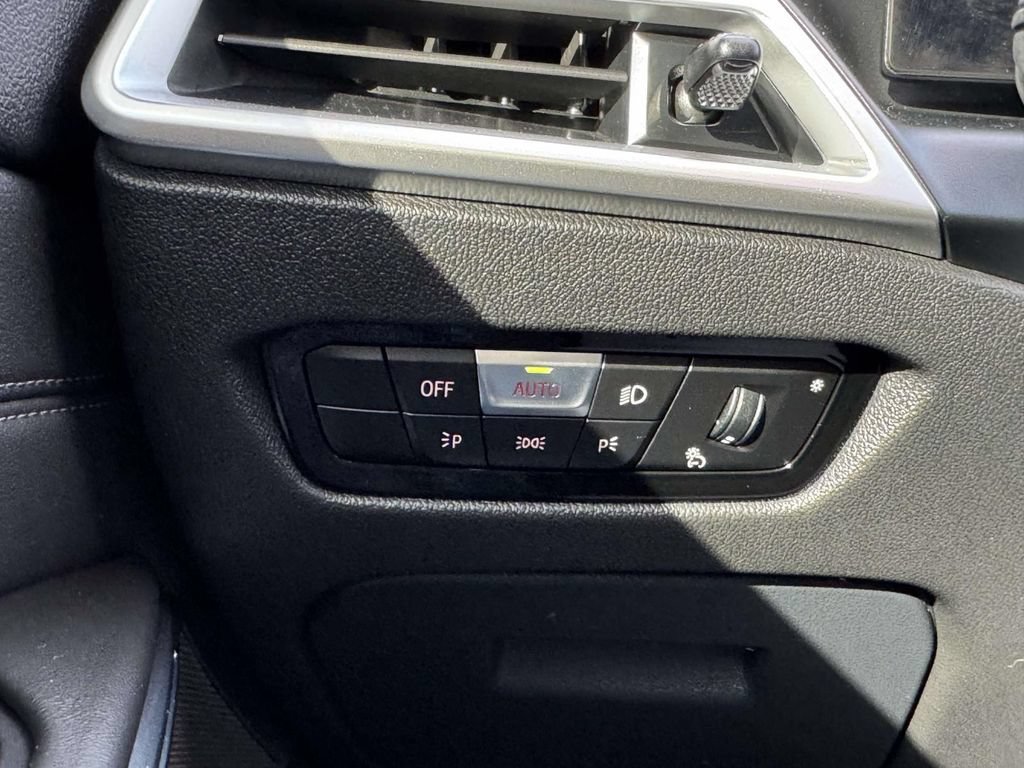 Used 2025 BMW M3 w/ Executive Package RWD image 28