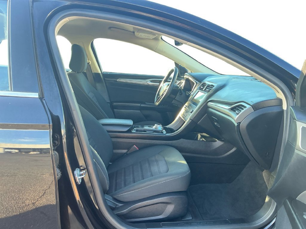 Used 2020 Ford Fusion SE FWD image 22