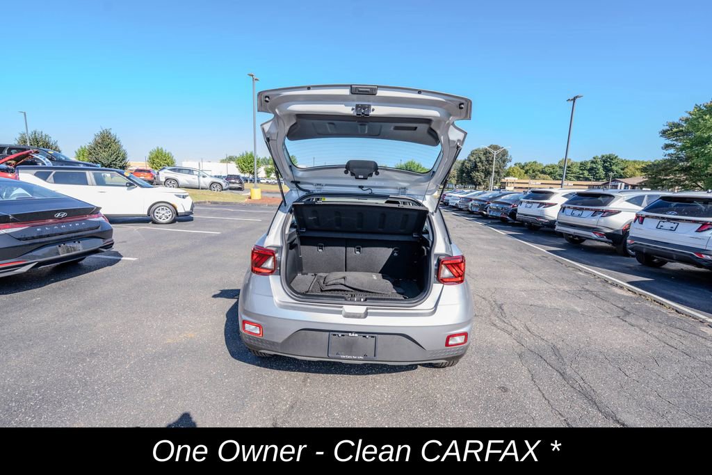 Used 2024 Hyundai Venue SEL image 11
