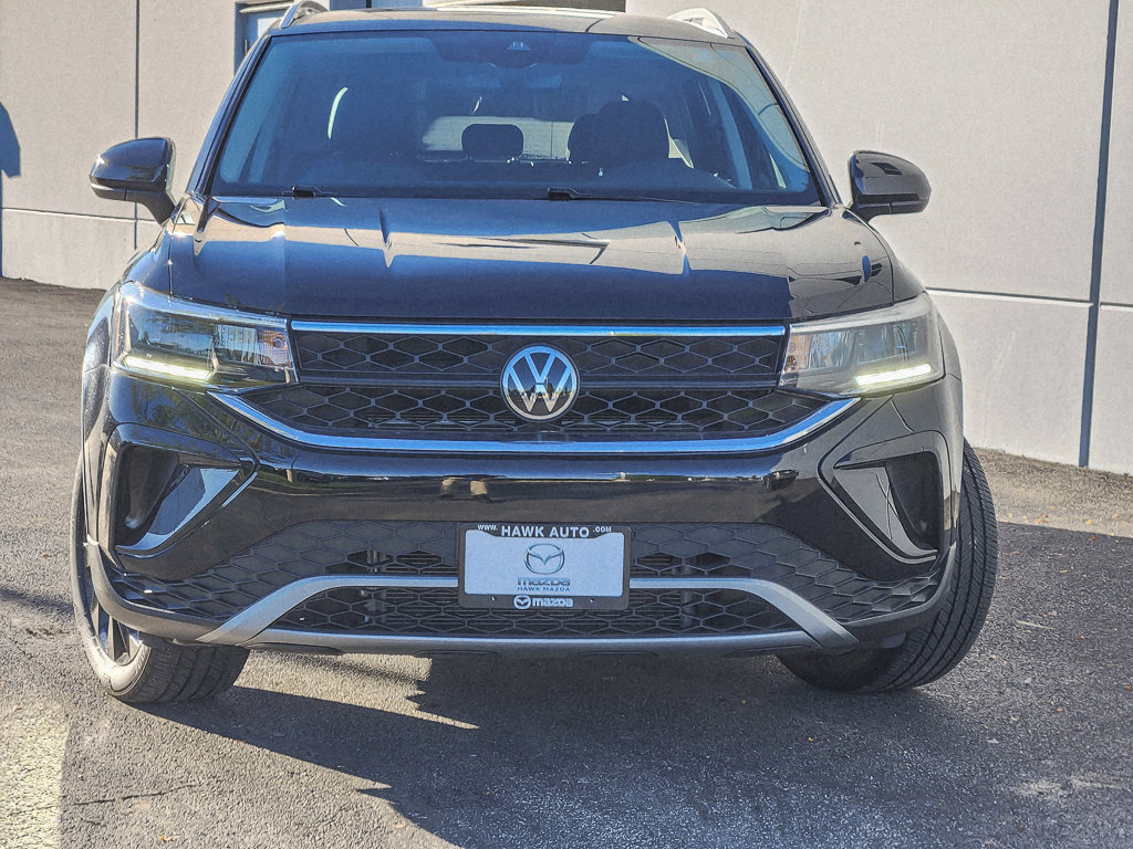 Used 2023 Volkswagen Taos SE w/ Black Wheel Package AWD/4WD image 4
