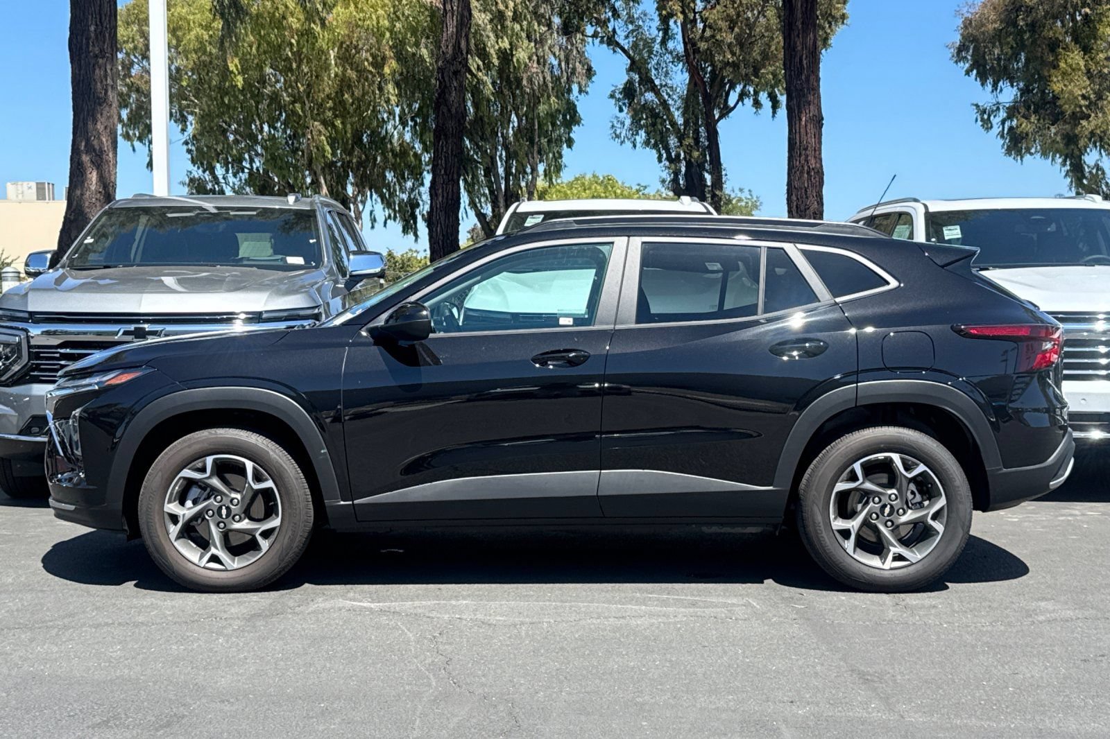 Used 2026 Chevrolet Trax LT w/ Sunroof Package FWD image 8