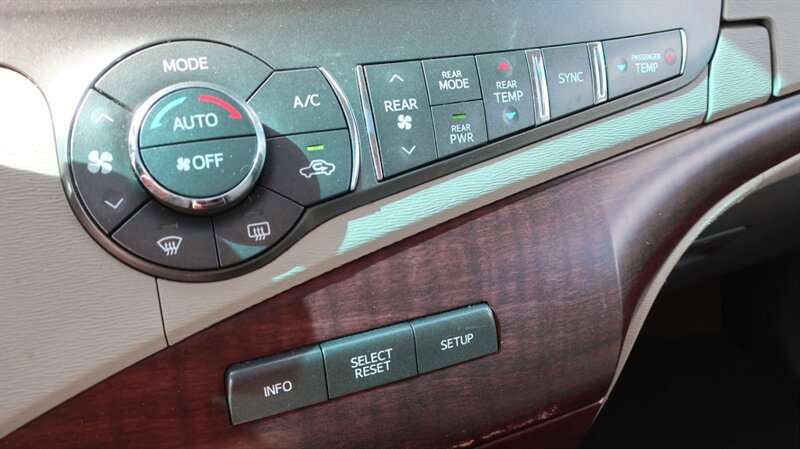 Used 2011 Toyota Sienna XLE w/ Premium Pkg FWD image 24