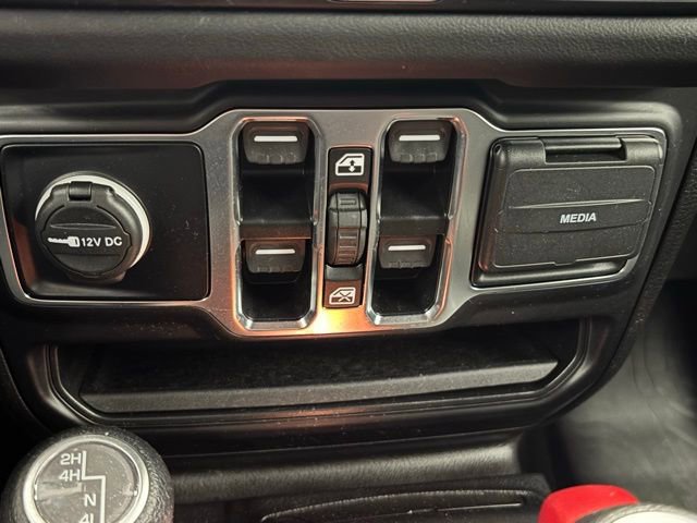 Used 2024 Jeep Wrangler Sahara w/ Safety Group image 29