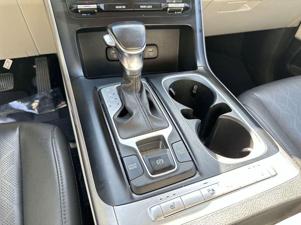 Used 2023 Kia Carnival LX image 20