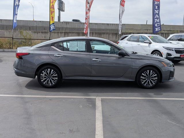 Used 2025 Nissan Altima 2.5 SV image 4