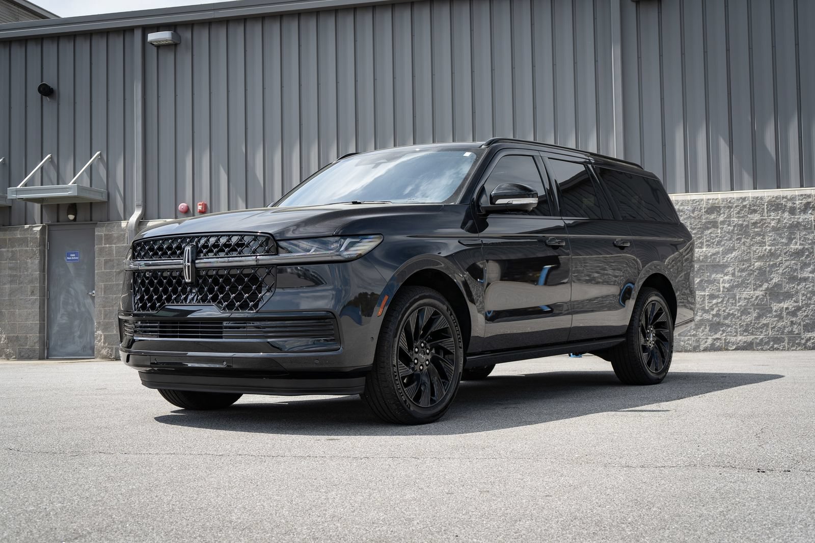 Used 2025 Lincoln Navigator L Reserve w/ Jet Appearance Package AWD/4WD image 10