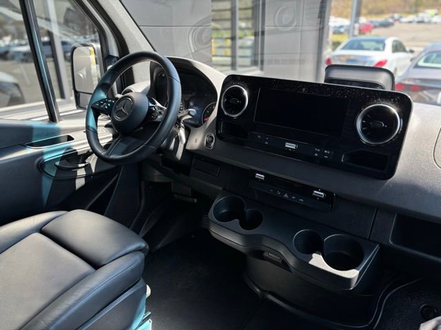 Used 2025 Mercedes-Benz Sprinter 2500 image 46
