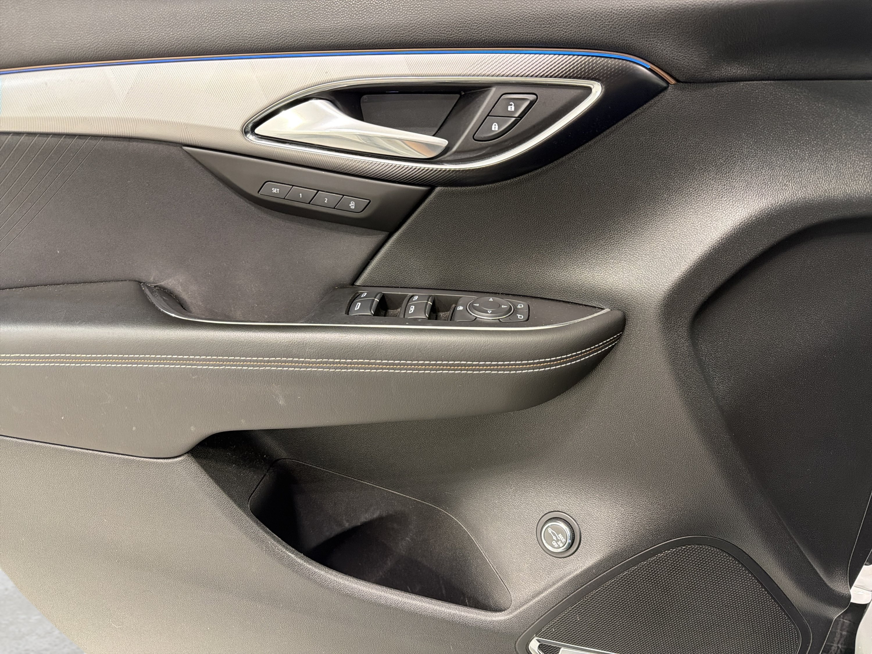 Used 2025 Buick Envision Sport Touring AWD/4WD image 19