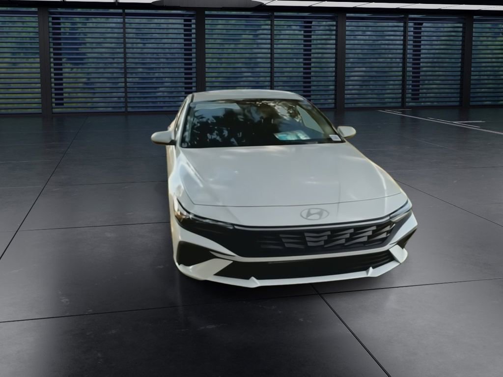 Used 2026 Hyundai Elantra SE image 3