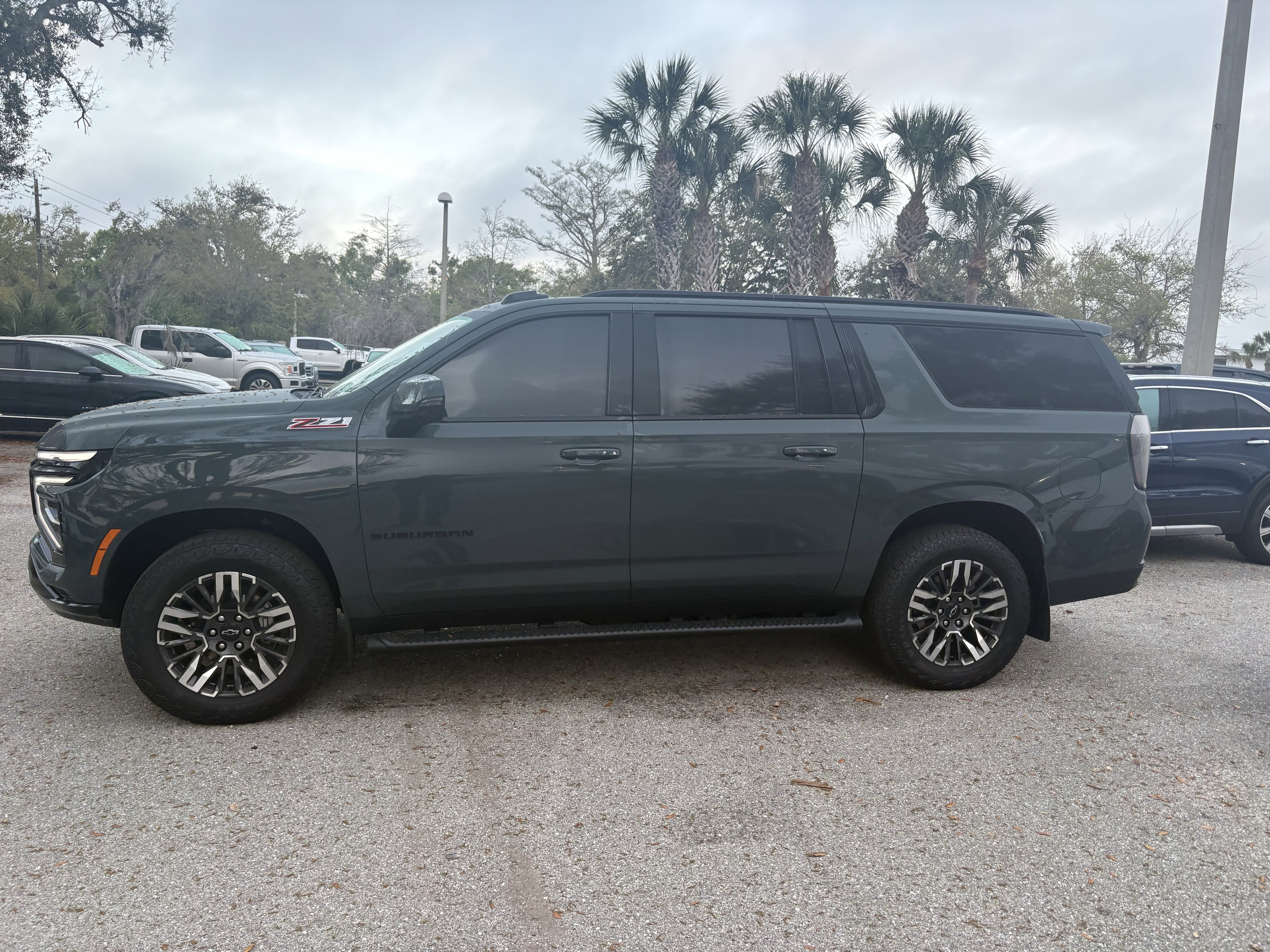 Used 2025 Chevrolet Suburban Z71 w/ Comfort Package image 4