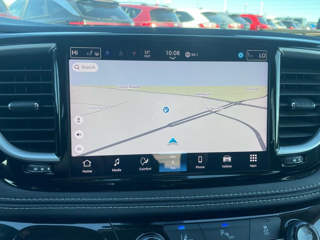 Used 2024 Chrysler Pacifica Select image 19