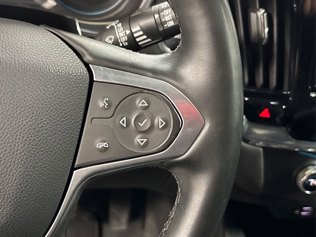 Used 2023 Chevrolet Traverse RS image 30