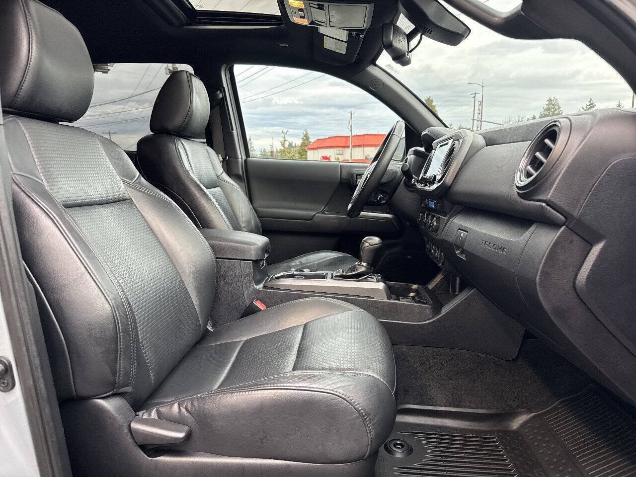 Used 2019 Toyota Tacoma TRD Sport AWD/4WD image 15