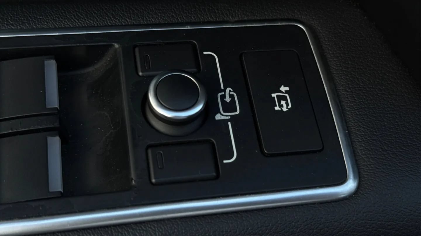 Used 2016 Land Rover Range Rover AWD/4WD image 37