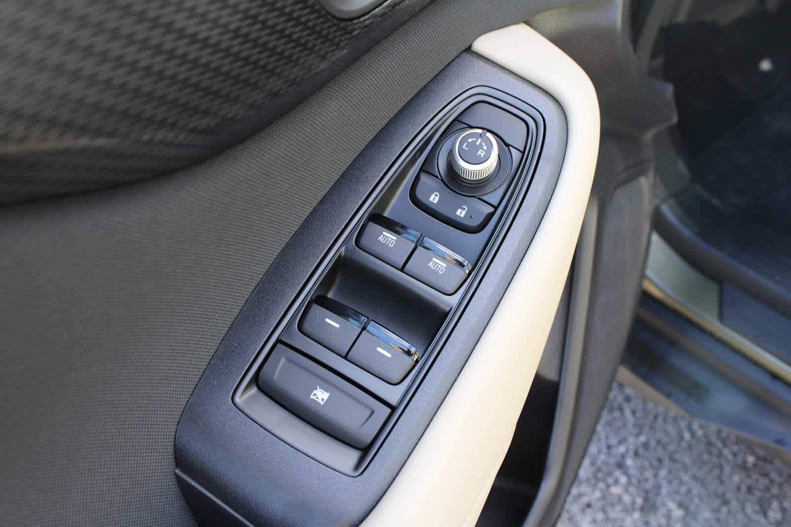 Used 2025 Subaru Outback Premium image 17