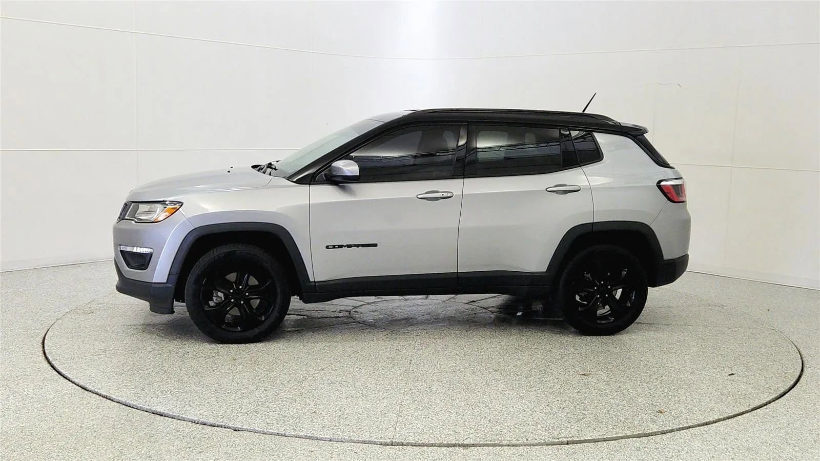 Used 2018 Jeep Compass Latitude AWD/4WD image 4