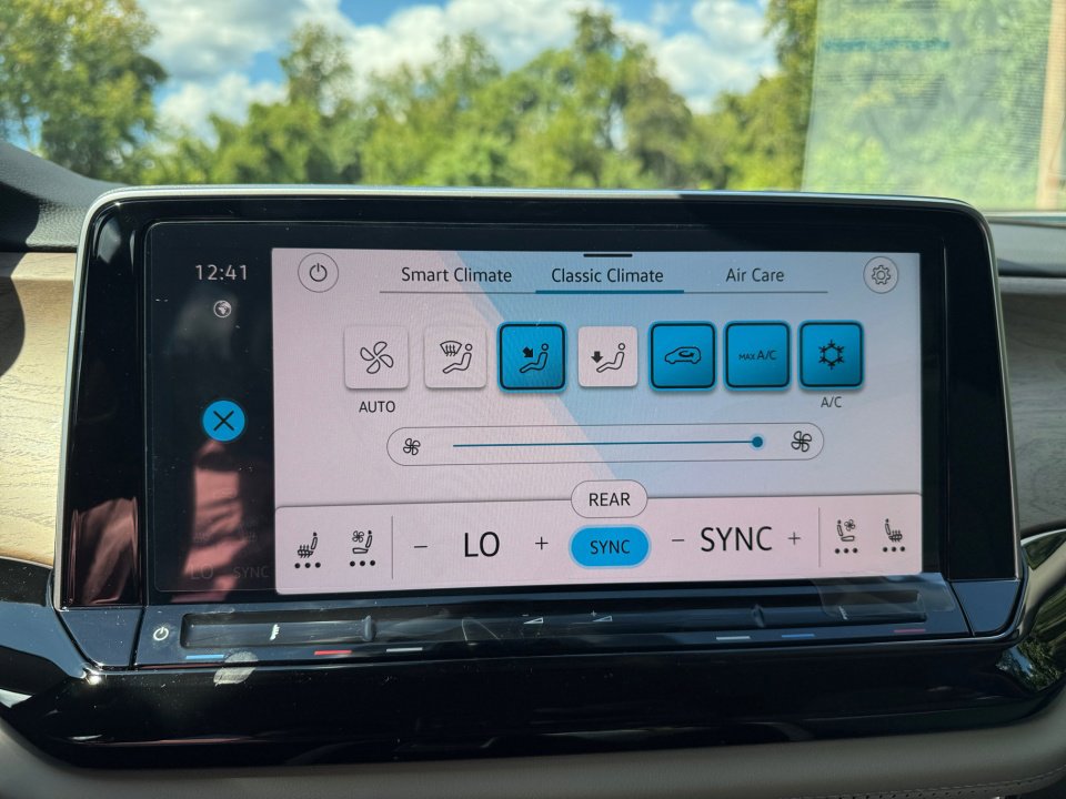 New 2026 Volkswagen Atlas SE image 16