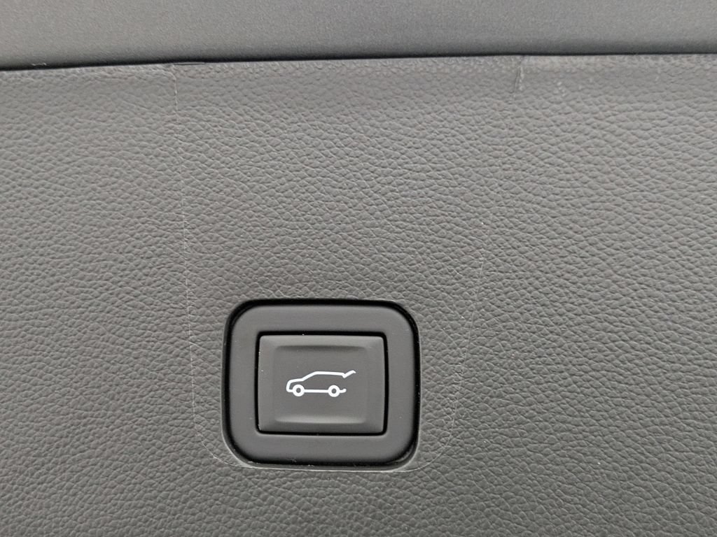 Used 2023 Chevrolet Traverse LT w/ Rear Camera Mirror Package AWD/4WD image 17