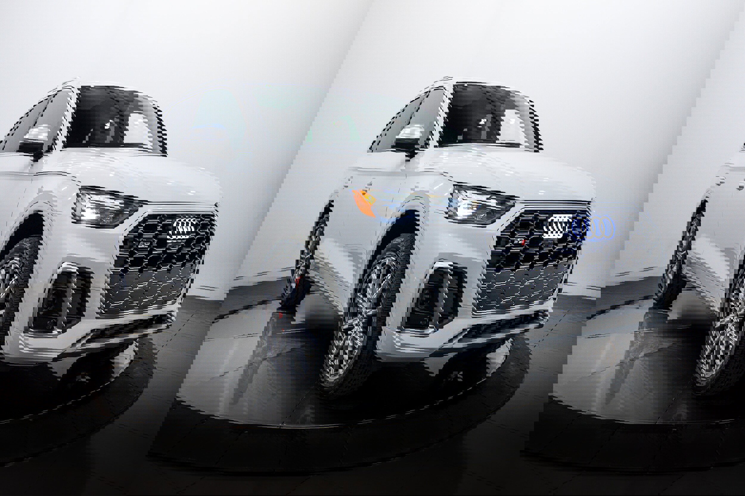 Certified 2025 Audi SQ5 Premium Plus w/ Premium Plus Package image 2