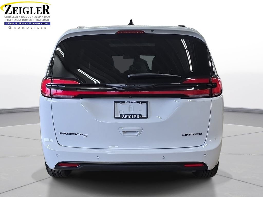 Certified 2025 Chrysler Pacifica Limited FWD image 6