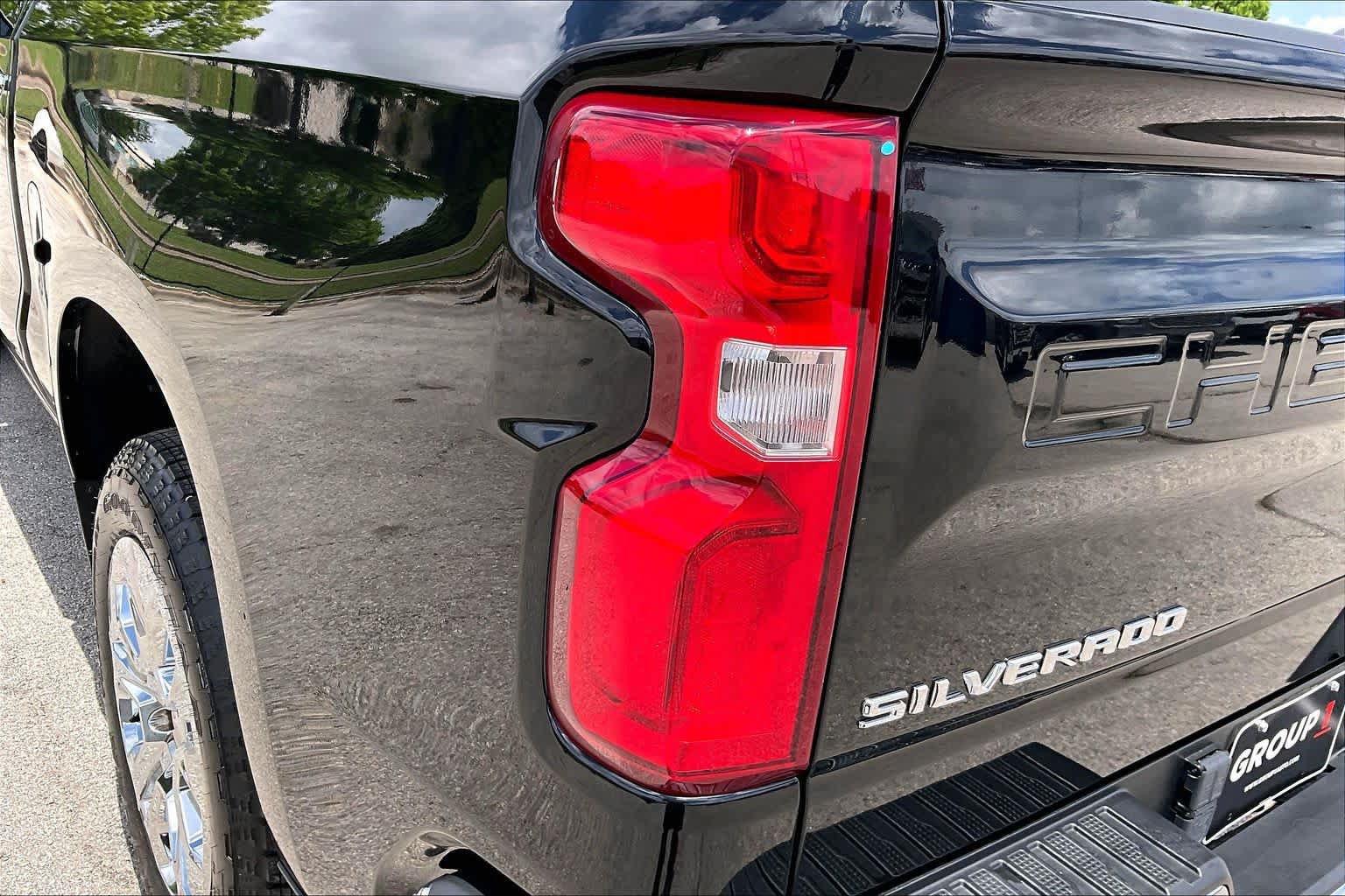 Certified 2023 Chevrolet Silverado 1500 LTZ w/ Technology Package AWD/4WD image 52