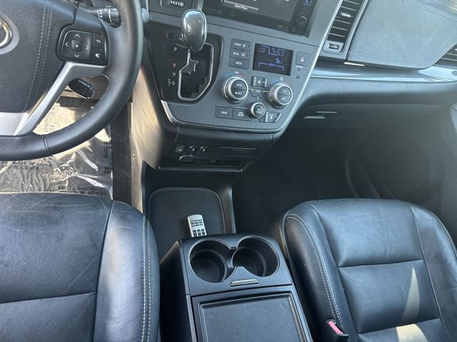 Used 2017 Toyota Sienna SE Premium FWD image 24