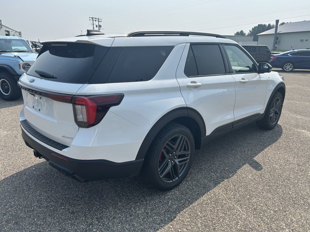 New 2025 Ford Explorer ST-Line w/ ST-Line Street Pack image 7