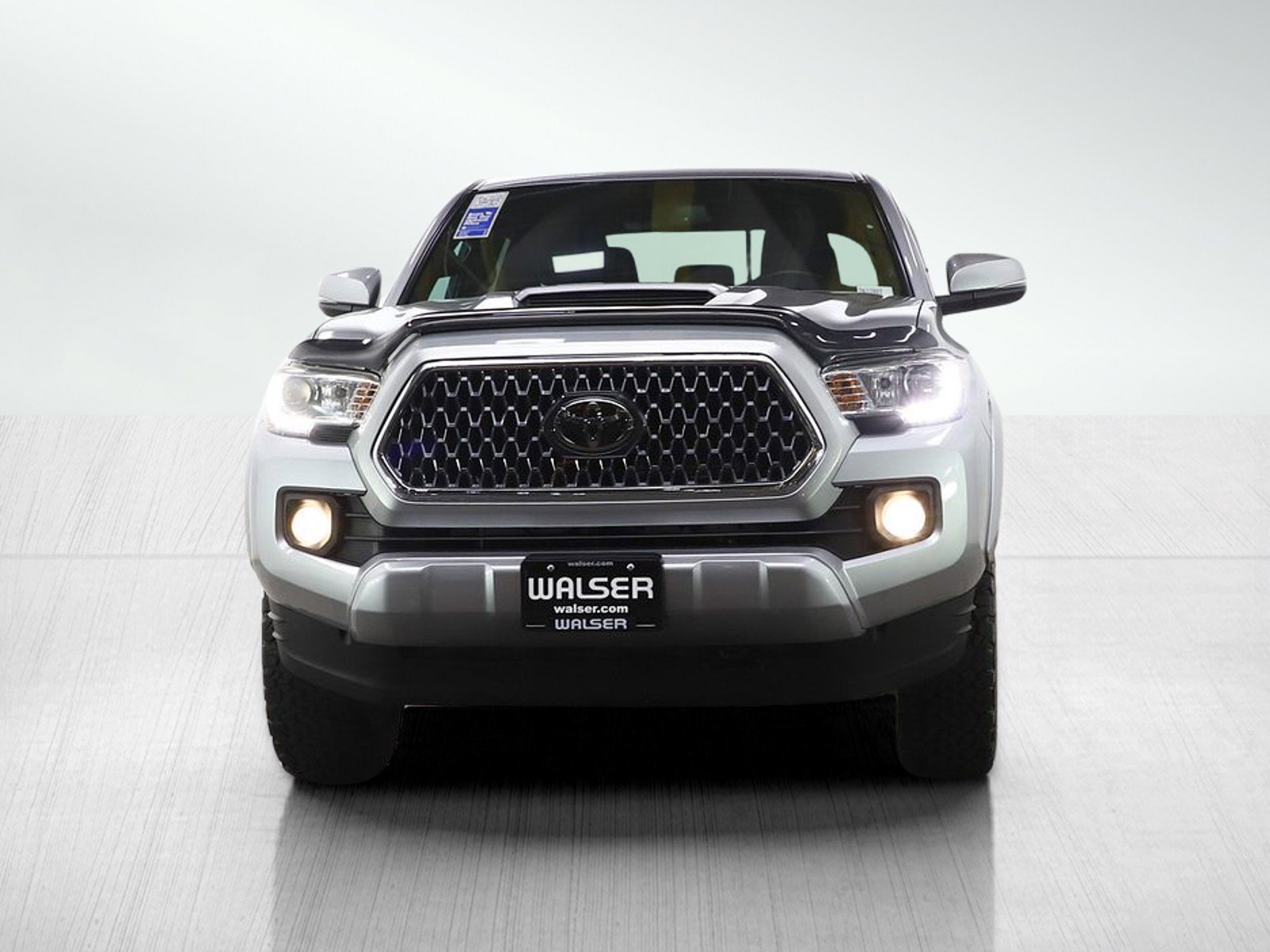 Used 2018 Toyota Tacoma TRD Sport AWD/4WD image 8