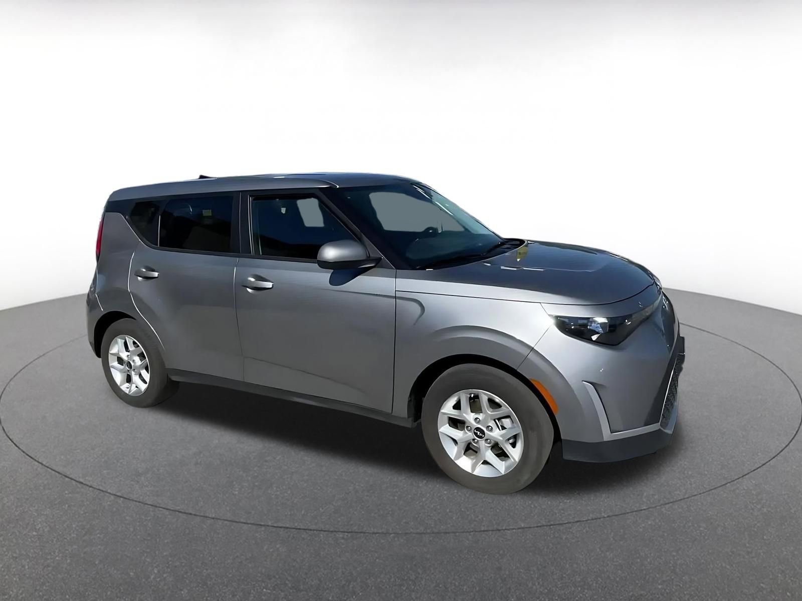 Used 2025 Kia Soul LX w/ LX Technology Package image 2