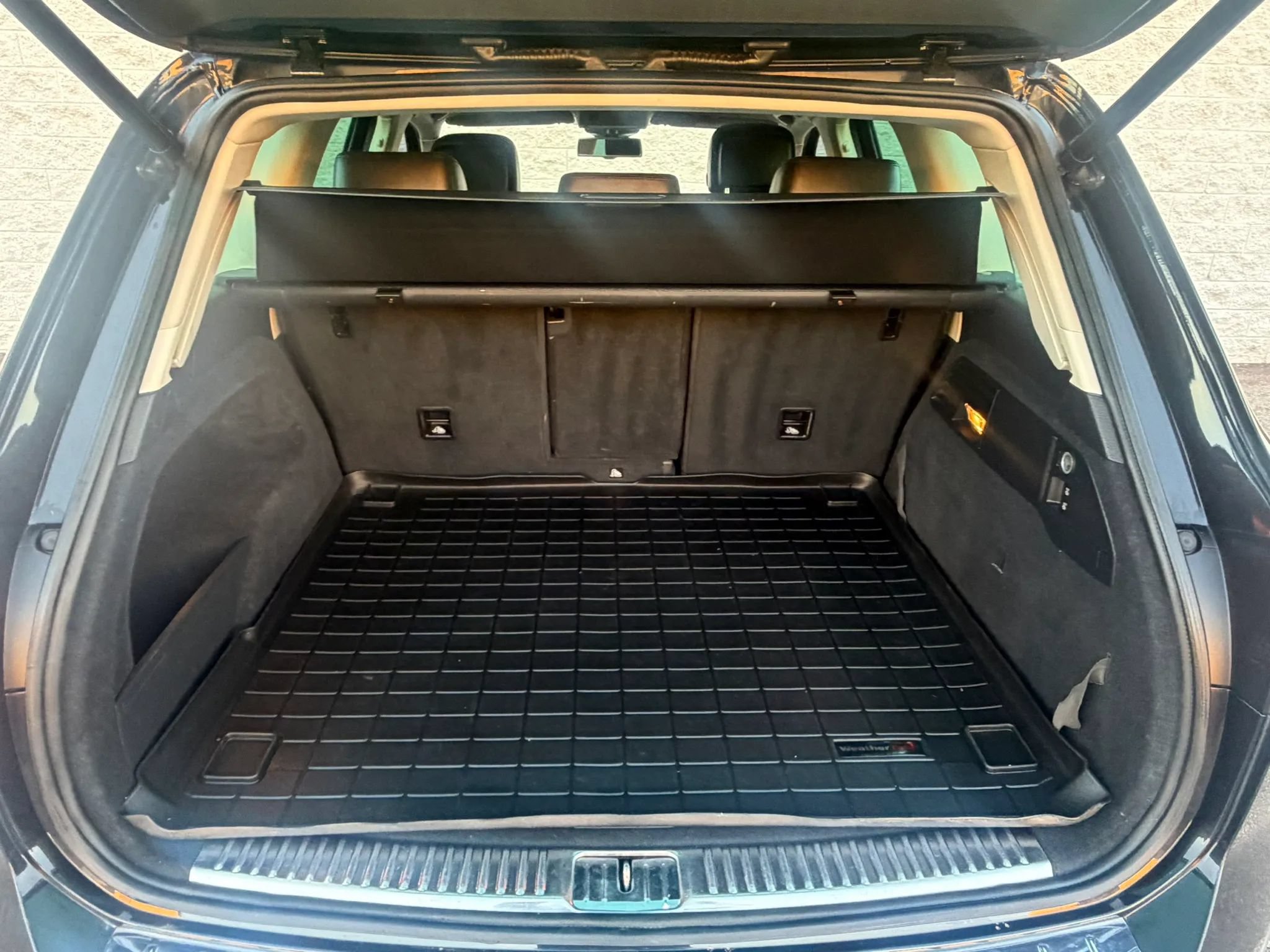 Used 2016 Volkswagen Touareg Sport AWD/4WD image 9