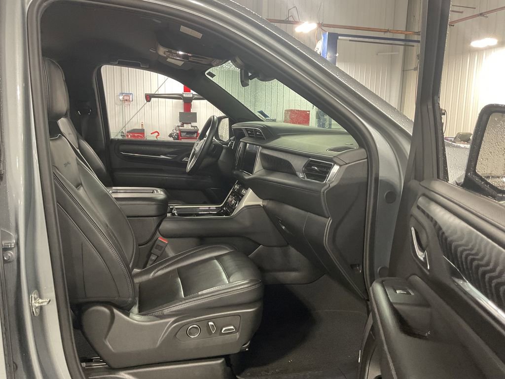 Used 2024 GMC Yukon XL Denali image 11