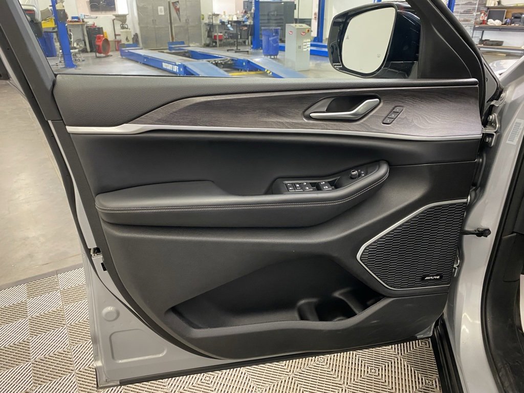 Used 2023 Jeep Grand Cherokee 4WD 4xe image 26