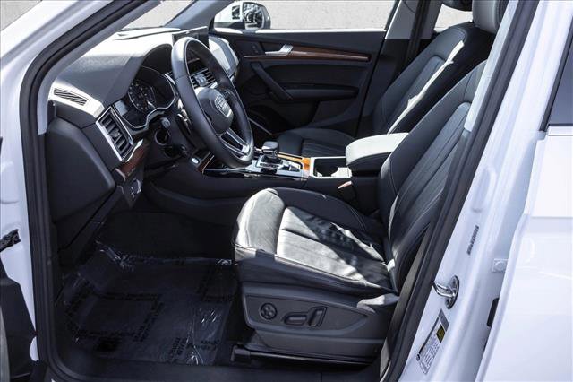 Used 2023 Audi Q5 2.0T Premium w/ Convenience Package image 12