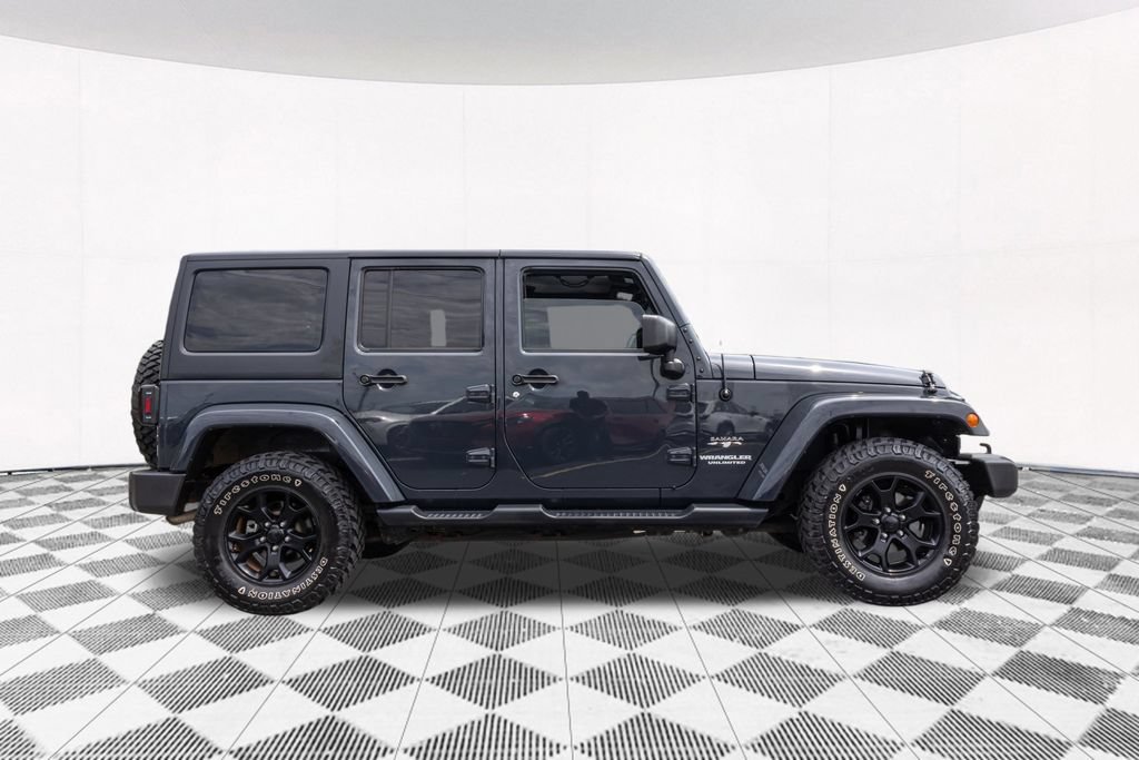 Used 2017 Jeep Wrangler Unlimited Sahara w/ Connectivity Group AWD/4WD image 11