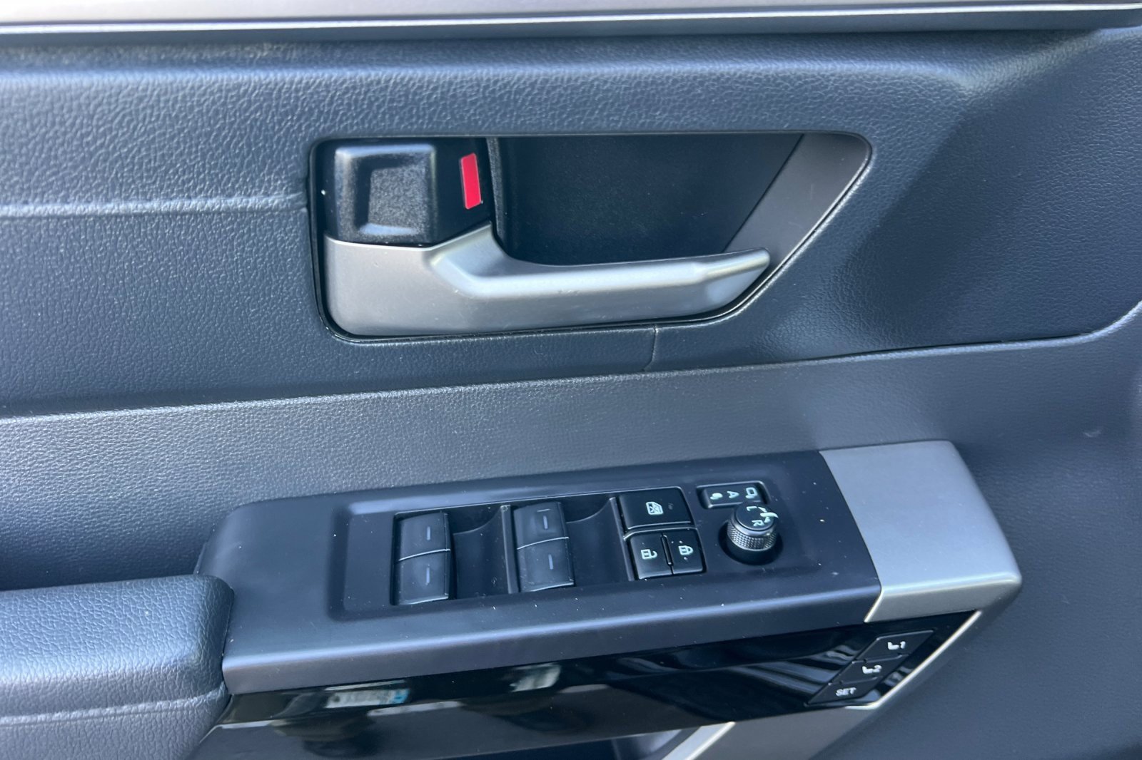 Used 2024 Toyota Tundra Limited image 8