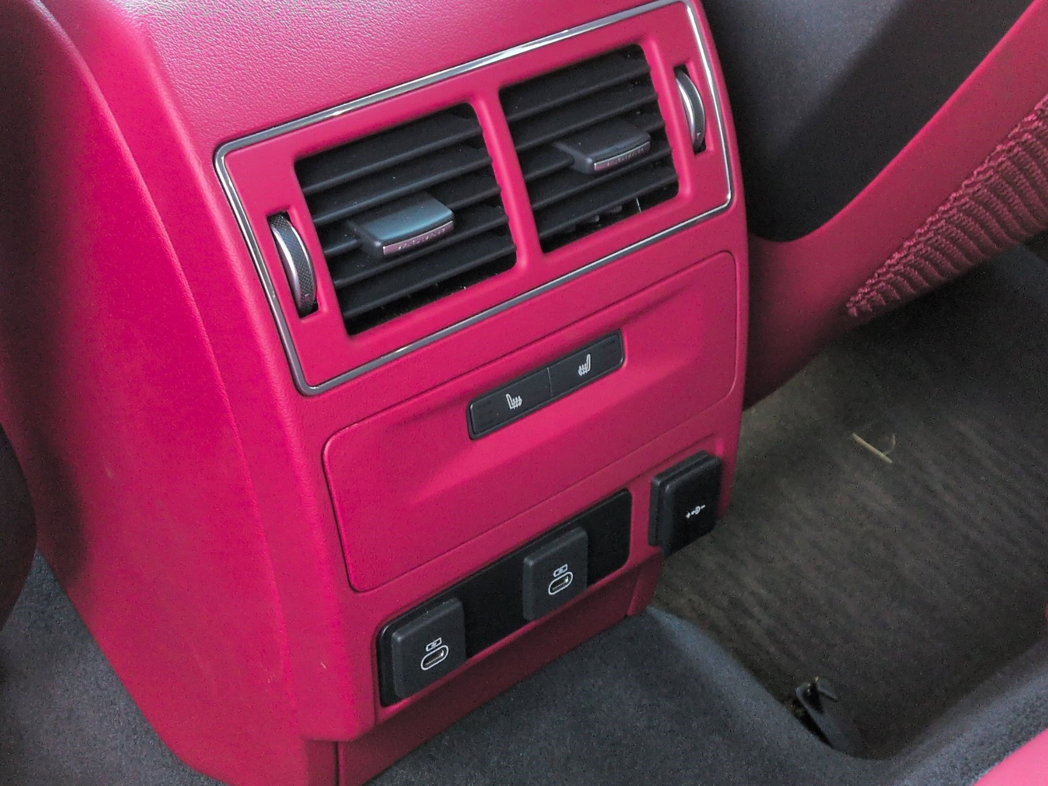 Used 2024 Jaguar F-PACE SVR image 27