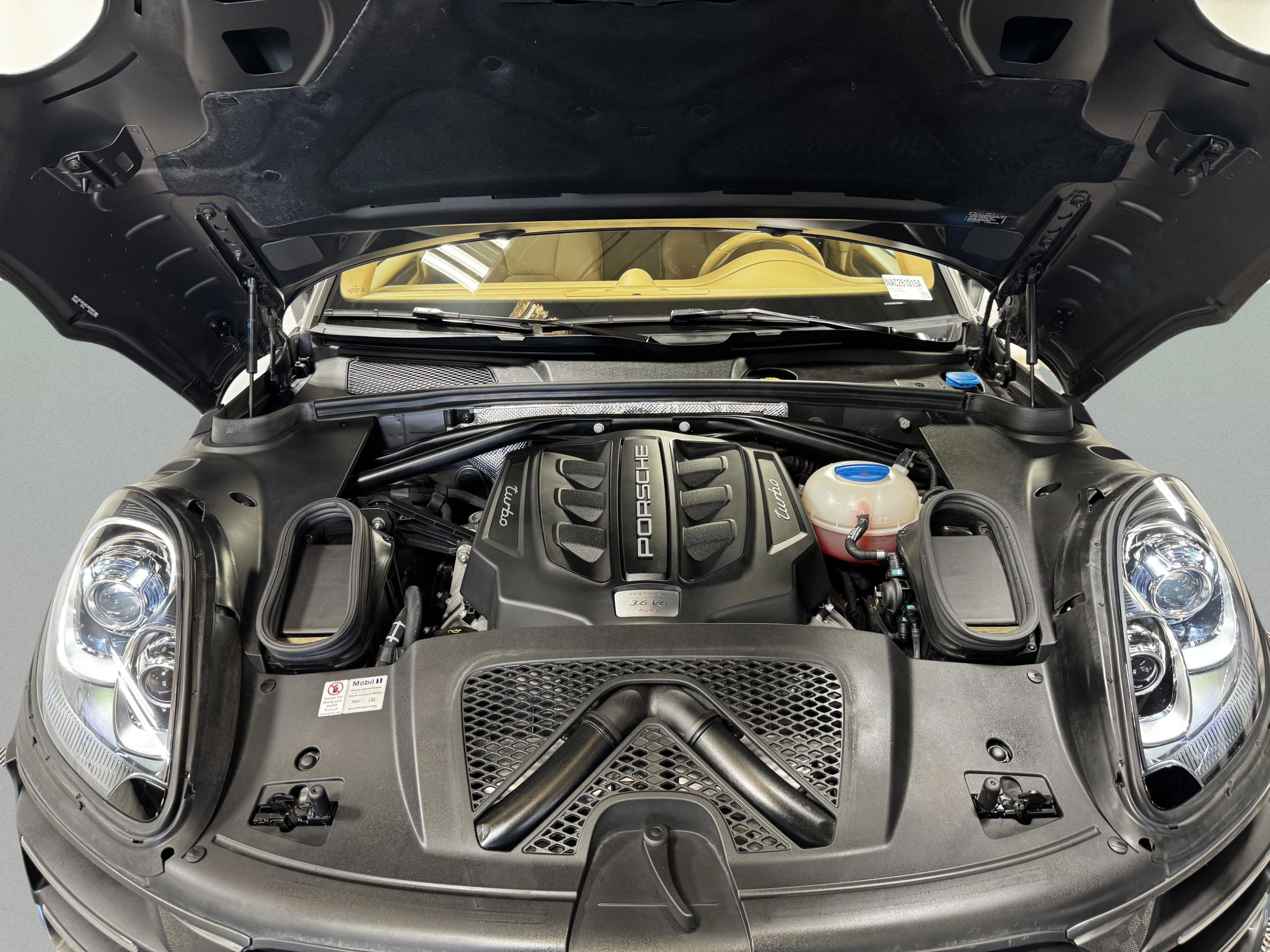 Used 2016 Porsche Macan Turbo image 47