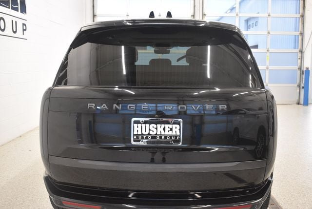 Used 2025 Land Rover Range Rover SE AWD/4WD image 11