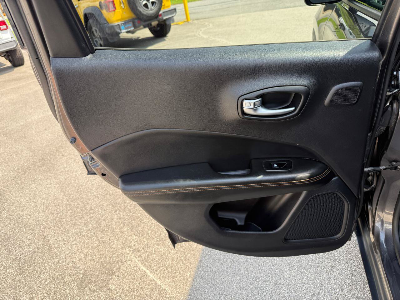 Used 2018 Jeep Compass Limited w/ Navigation Group FWD image 29