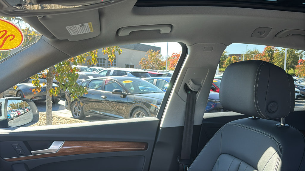 Used 2023 Audi Q5 2.0T Premium w/ Convenience Package AWD/4WD image 24
