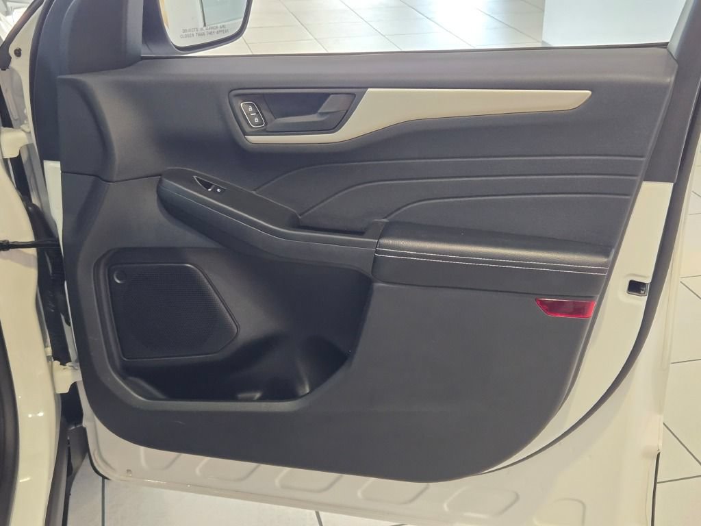 Used 2022 Ford Escape SE FWD image 5