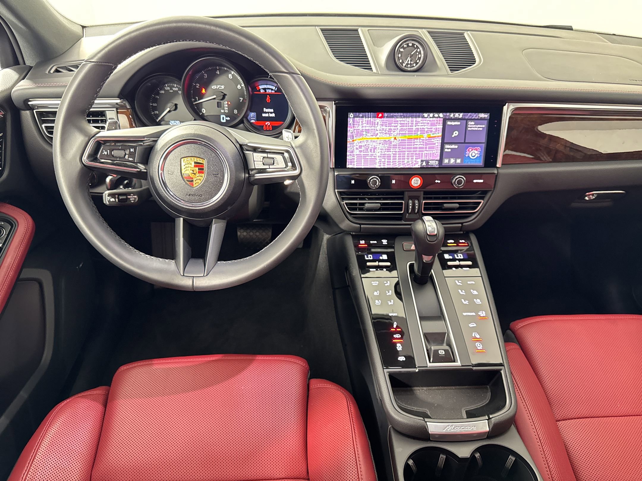 Certified 2025 Porsche Macan GTS image 27