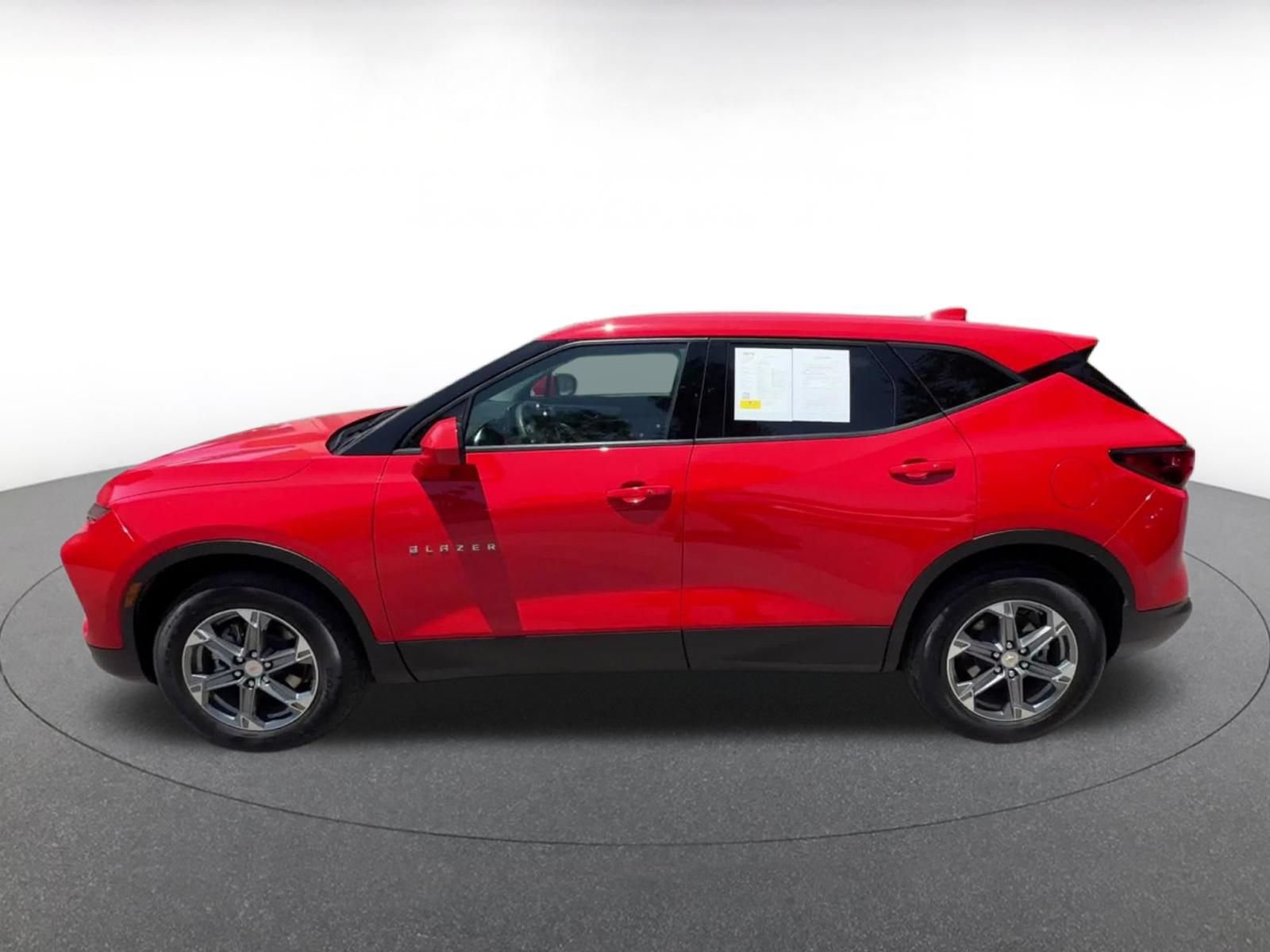 Used 2025 Chevrolet Blazer LT FWD image 9