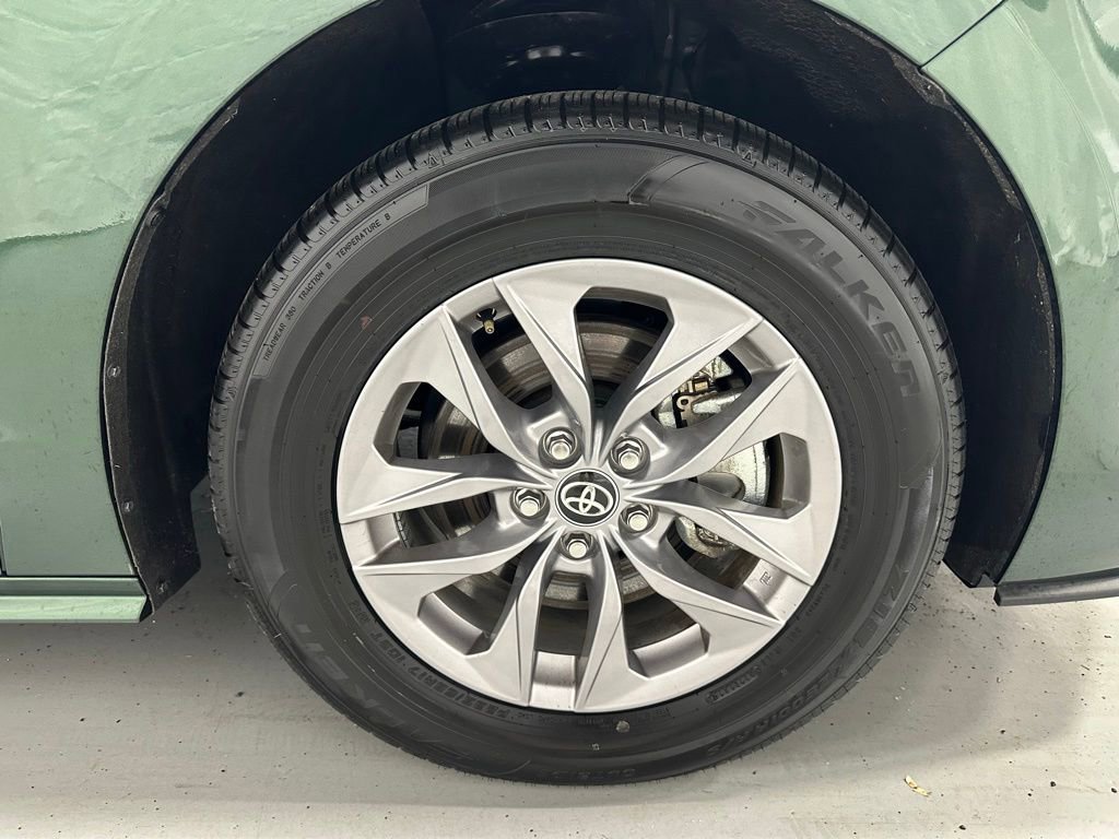 Used 2025 Toyota Sienna LE FWD image 66